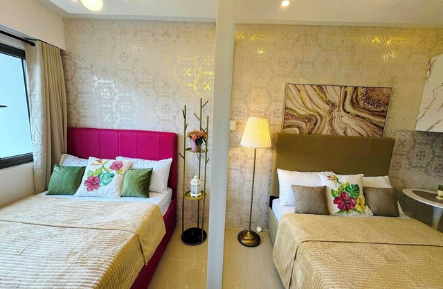 Cozy 2 Beds for Family of 4 facing Manila Bay in Shore Residences