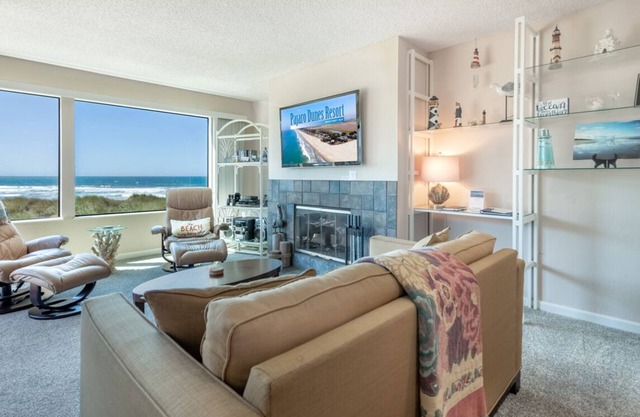 Cozy 2 BR Beachfront Retreat - Ocean Views, Family Friendly, Near Monterey & SC