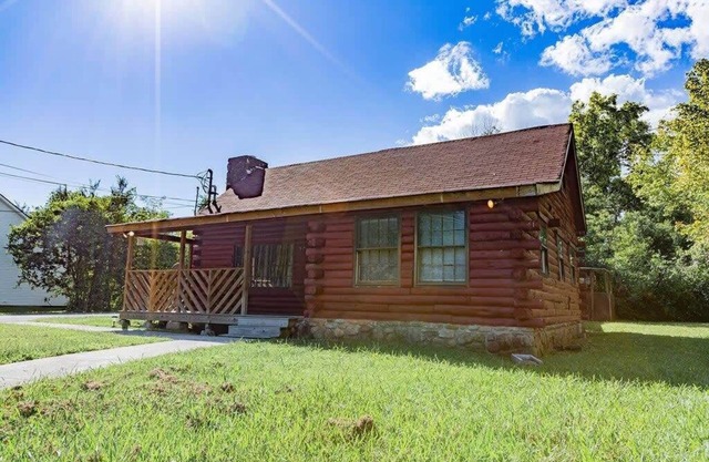Cozy 2-BR Log Cabin Near Chattanooga Attractions