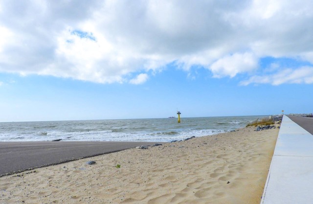 Cozy 2-person holiday studio with elevator in Cadzand only 50 meters to the beach