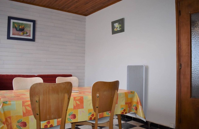 Cozy 2-Room Apartment in Font-Romeu - South Exposure, Sleeps 4, Fully Equipped Kitchen