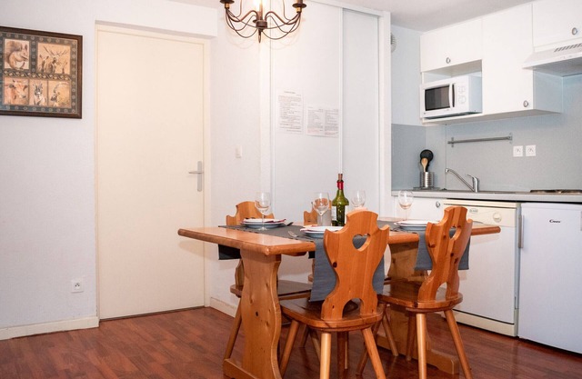 Cozy 2-Room Apartment for 6 with Pool Access in Vignec Village, 100m from Free Shuttle to Ski Lifts