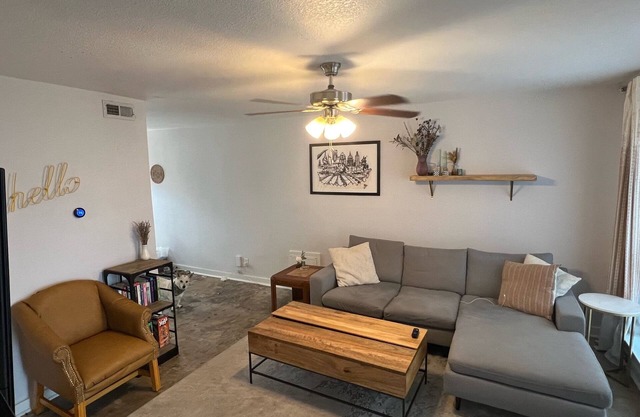 Cozy 2BD Dog-Friendly Townhome – Great July Rates!