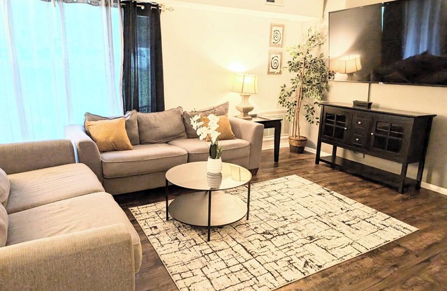Cozy 2bdr. Condo in Central Raleigh