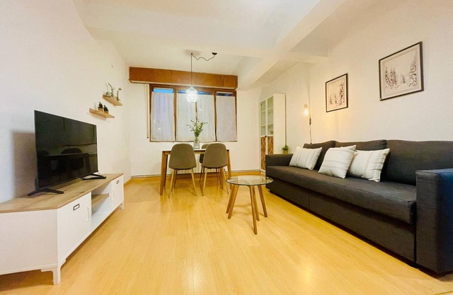 Cozy 2BR Apartment with Pool in Jaca – Sleeps 6, 2 Bathrooms