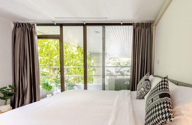 Cozy 2BR Apt in Central Bangkok 5 mins BTS 110 SQM