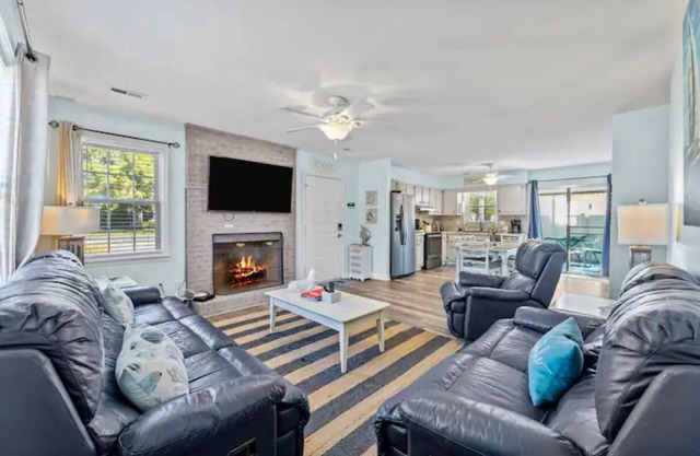 Cozy 2Br Beach House + King Bed + Firepit -> Walk to the Beach!