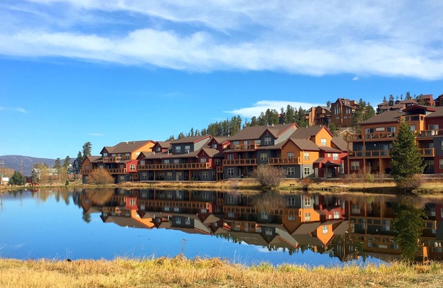 Cozy 2BR Condo in Winter Park Fraser, Amazing Views, Wifi, W/D, newly renovated