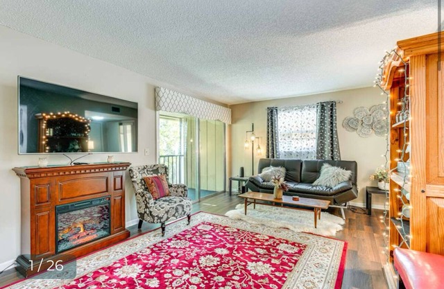 COZY 2BR Condo with Pool bike-trail near lake beach fireplace SAFE community