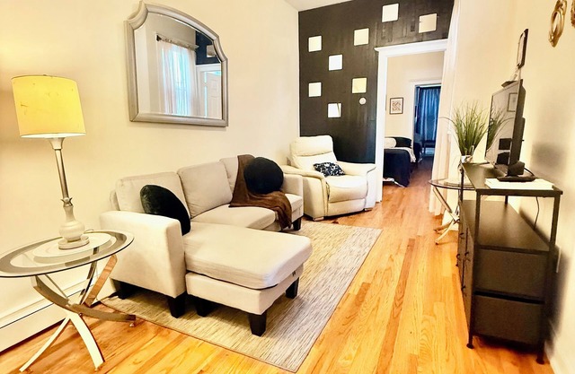Cozy 2BR Escape – Steps to Transit, Close to NYC