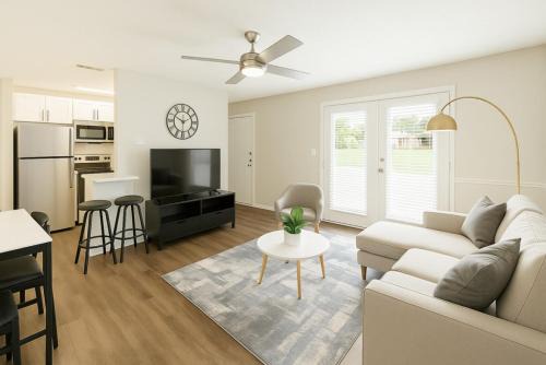 Cozy 2BR Family Duplex Near Parks N Shopping
