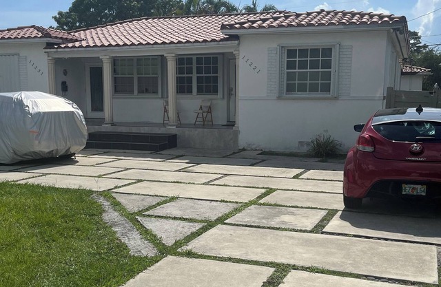 Cozy 2BR House with Bunk Bed, Private Patio, Grill