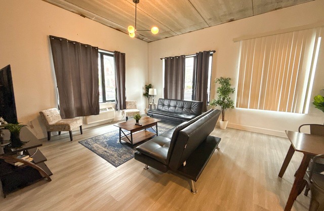 Cozy 2BR Near Airport 4973