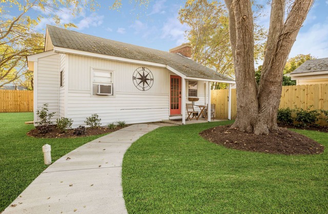 Cozy 2BR Retreat 5 Min Walk to Buckroe Beach