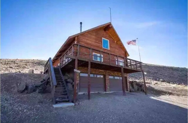 Cozy 3 bedroom Cabin 30 min from East Yellowstone!
