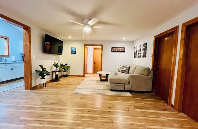 Cozy 3-bedroom Cabin in Historic Lake Idlewild