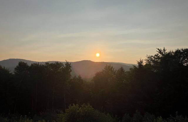 Cozy 3-bedroom cabin in lovely Campton with AC, WiFi