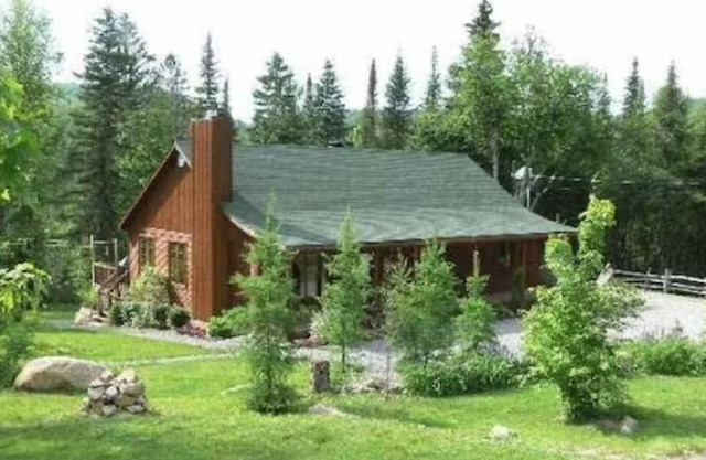 Cozy 3-bedroom chalet in lovely Mont-Blanc with WiFi and SPA.