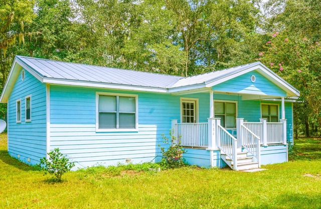 Cozy 3 Bedroom Florida Style Cabin & Property at George’s Lake