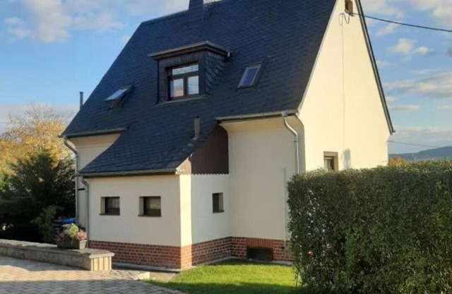 Cozy 3 bedroom house with great views in a quiet location