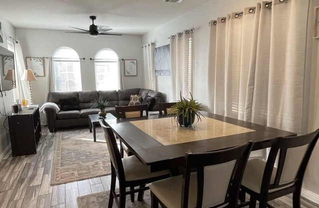 Cozy 3 bedroom home in the southwest area minutes from the strip!
