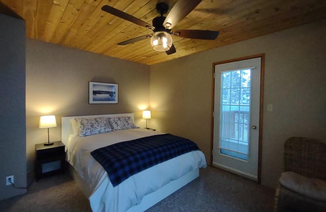 Cozy 3 bedroom house with lake access. SW side of Pigeon Lake in Poplar Bay