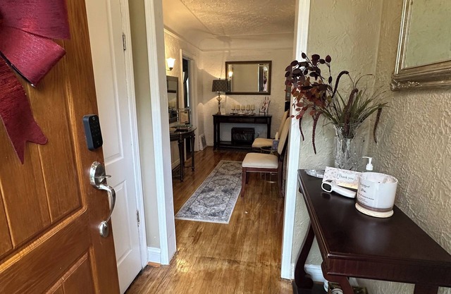 Cozy 3-bedroom house with WiFi, AC in historic Detroit north rosedale park