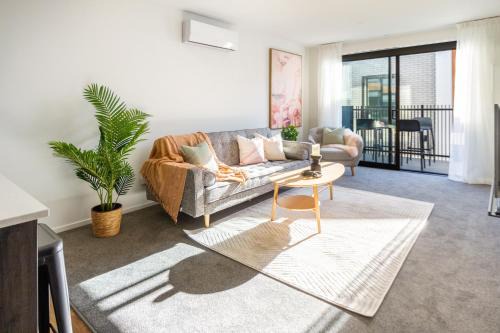 Cozy 3 bedroom near Hagley Park w/Garage