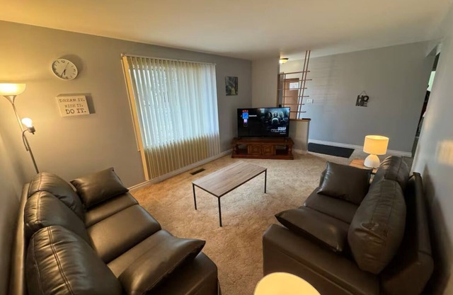 Cozy 3-Bedroom private home with pool table and gym