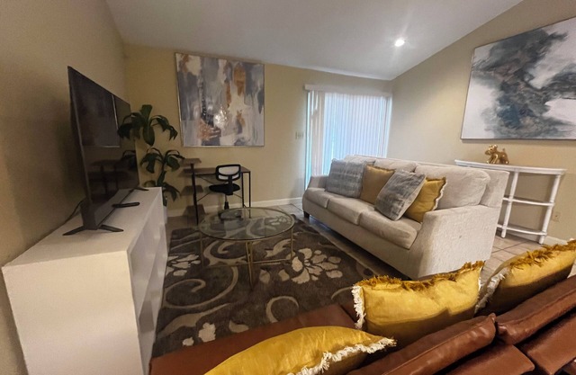 Cozy 3-bedroom townhome in Valdosta w/amenities