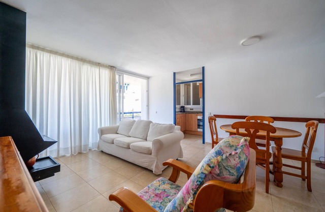 Cozy 3-BR Apartment Near Beach with Pool View, Terrace & Wifi in Torredembarra