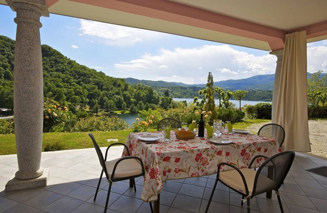 Cozy 3½-room apartment with 2 bathrooms and beautiful lake view