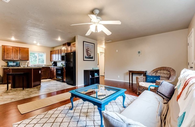 Cozy 3BR Farmhouse Near Wineries, Eugene & TrackTown USA