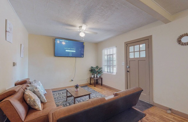 Cozy 3BR Modern Casita in Albuquerque w/Wifi & Parking