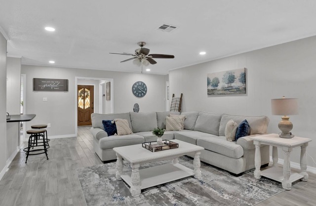 Cozy 3BR Retreat│ 11 min to Downtown│ Pet Friendly