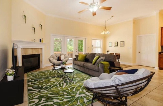 Cozy 4 bd Corn-hole Spacious