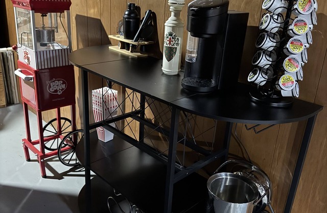 Cozy 4-bedroom cabin with AC, WiFi in enjoyable Lawrenceville