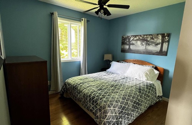 Cozy 4 bedroom cottage at Lac Cayamant