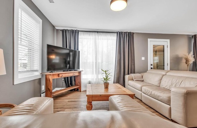 Cozy 4 Bedroom Home in Cornwall