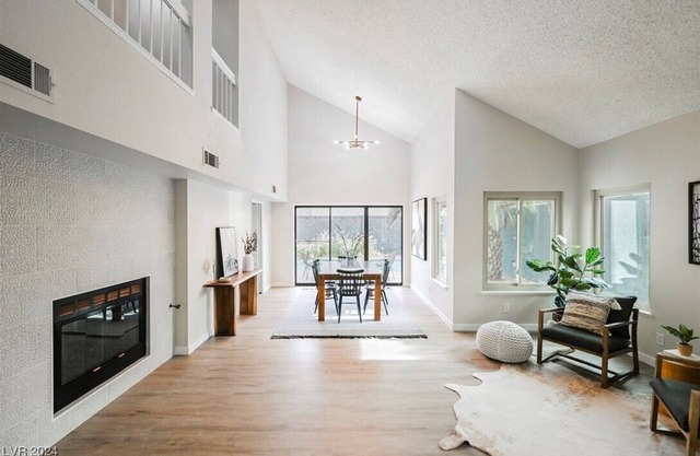 Cozy 4-bedroom house in beautiful Henderson with Pool and Spa