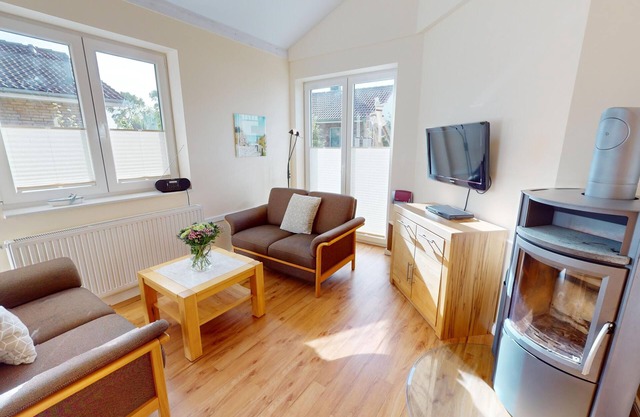 Cozy 4-person vacation home with terrace, fireplace and parking close to the beach