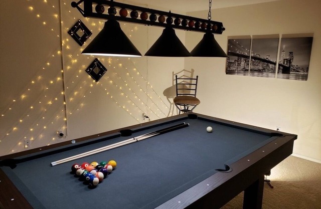 Cozy 4B House with Pool Table, Near Nike/Intel, 10miles to downtown Portland