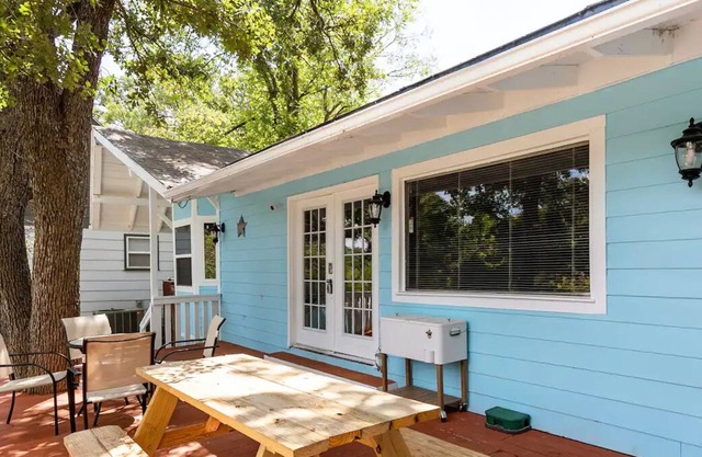 Cozy 4BR Lake House Great for Large Groups! Steps from Lake Texoma!