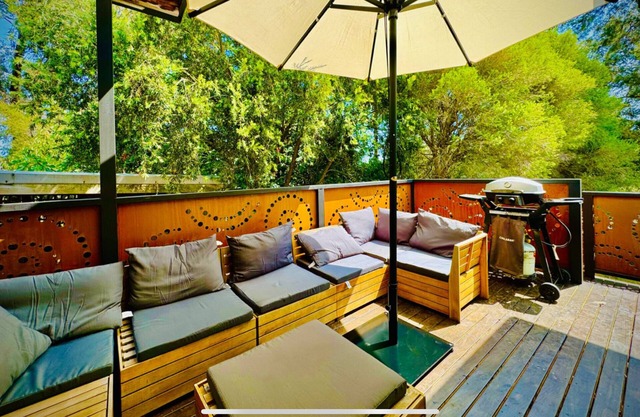 Cozy 5 BR Parkside Home | King Bed + Rumpus