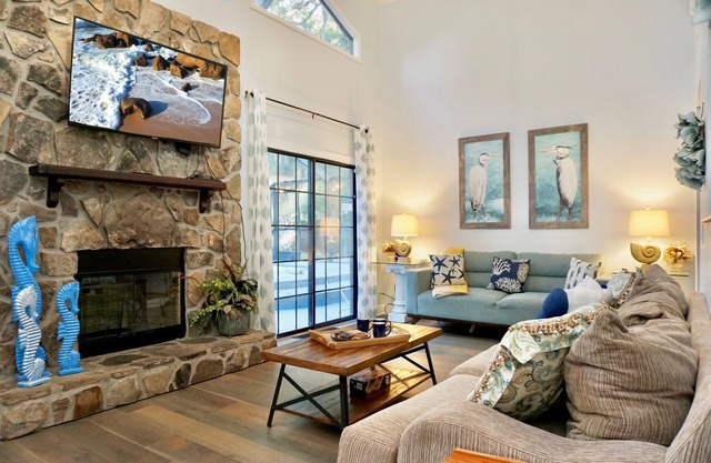 Cozy 5BR Beach house-Jacksonville-Pet friendly, Heated Pool/Hot Tub & Family Fun