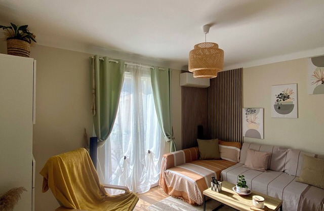 Cozy Apartment in the Heart of a Provençal Village – 2 Bedrooms + Balcony