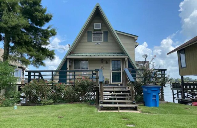 Cozy A-Frame Cabin on False River PARTY BARGES AVAILABLE ON REQUEST