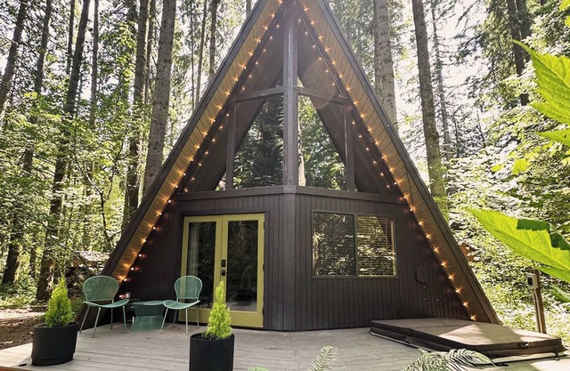 Cozy A-Frame cabin with hot tub