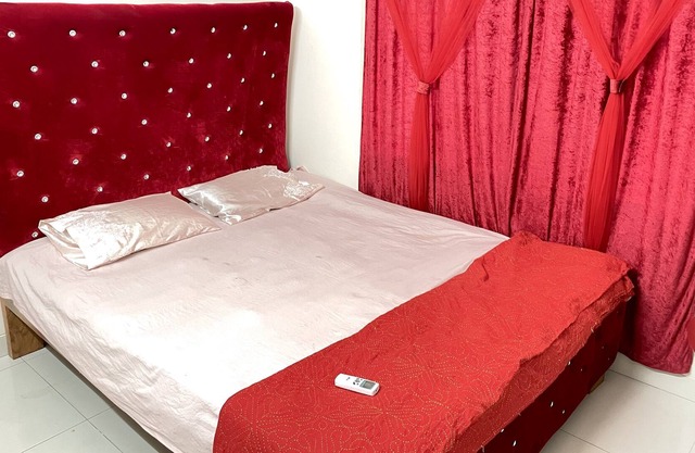 Cozy AC En-suite Bedroom in Dhanmondi Lakeside