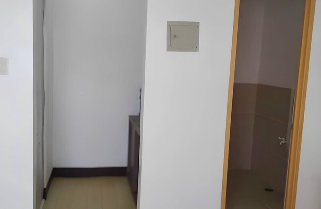 Cozy air-conditioned room with homestay, movie, work/study. Complimentary WiFi